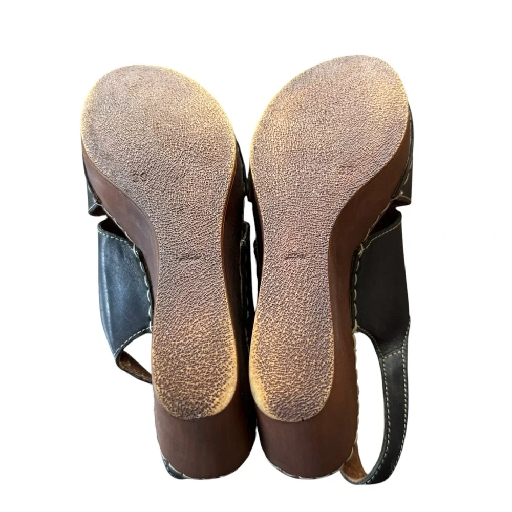 Women’s Spring Step Size 39 (US 8.5) Black Leather Wedges w Hook/Loop closure.